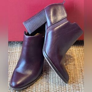 NWOT FRANCO SARTO s6 ‘Dante’ burgundy leather booties-side zip-Retail is $127